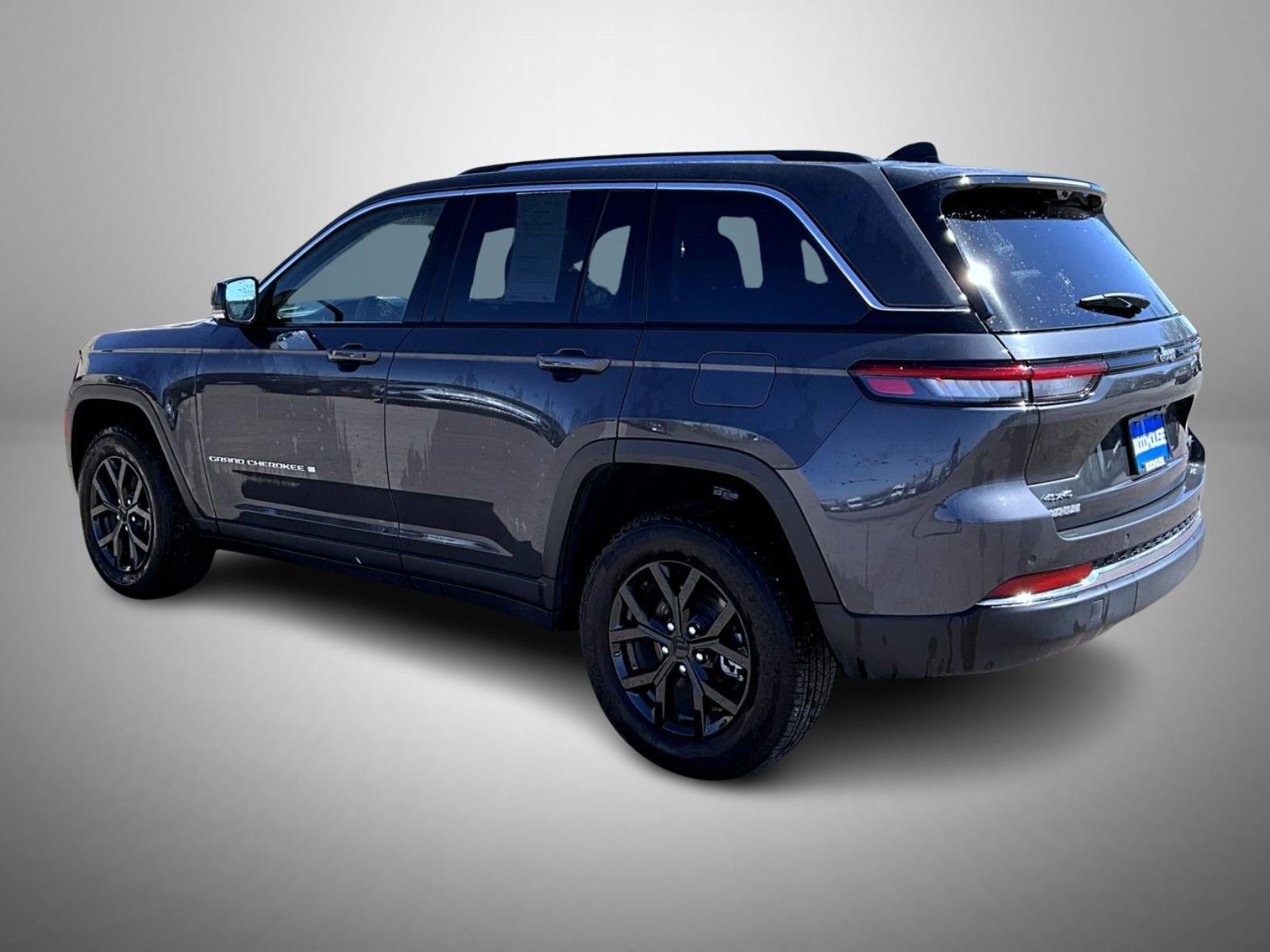 Used 2023 Jeep Grand Cherokee Limited w/ Luxury Tech Group II AWD/4WD image 7