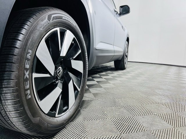 Used 2024 Volkswagen Atlas Cross Sport SE image 5