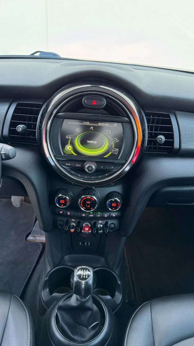 Used 2018 MINI Cooper 2-Door Hardtop image 12