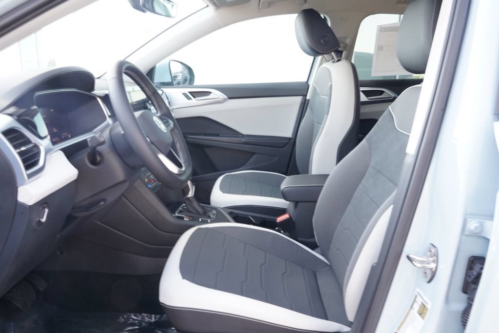 New 2026 Volkswagen Taos SE FWD image 6