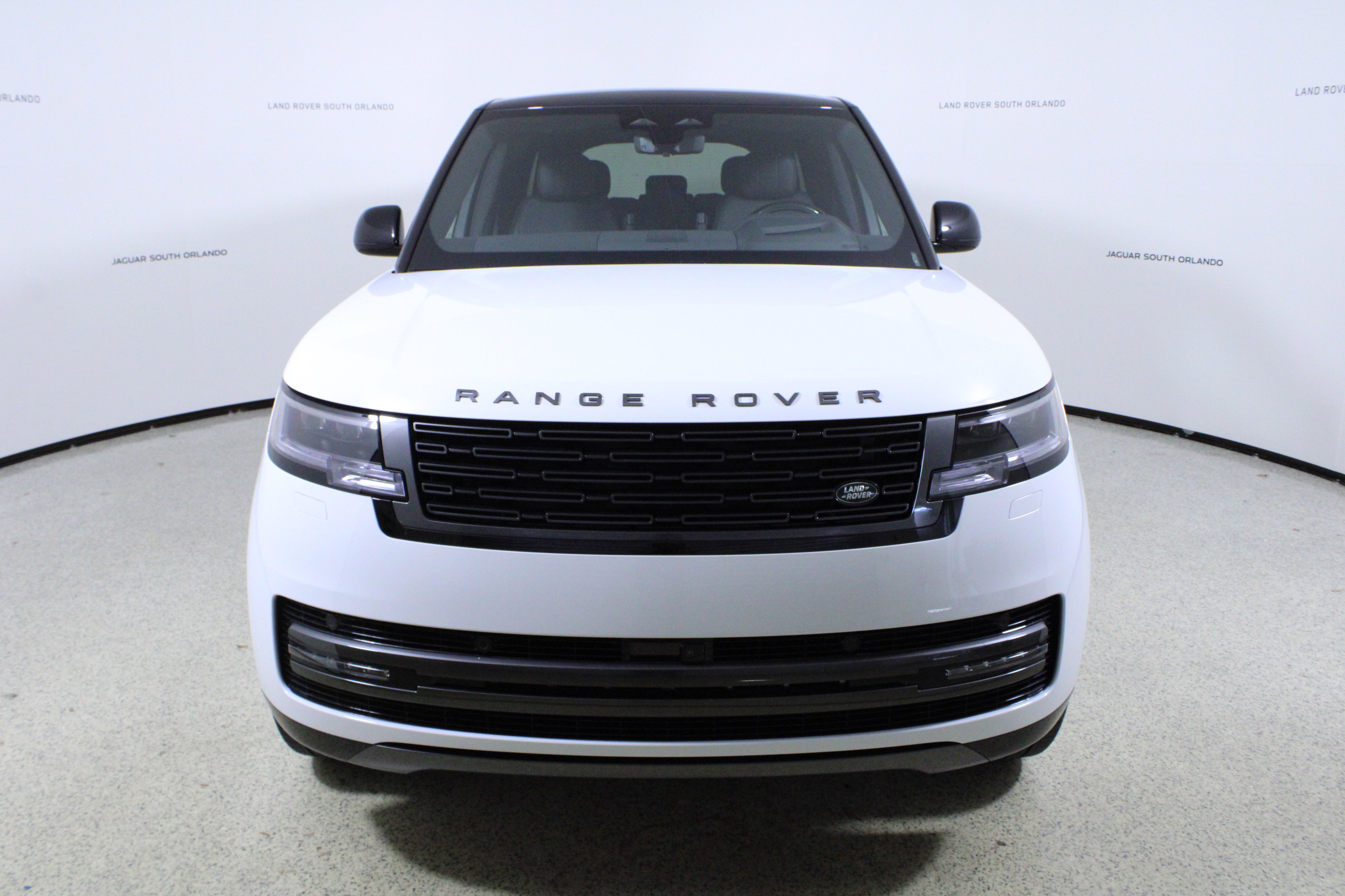 New 2026 Land Rover Range Rover Long Wheelbase SE image 2