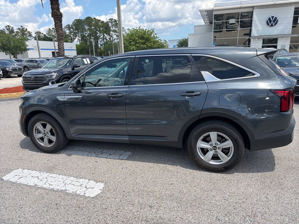 Used 2021 Kia Sorento LX FWD image 4
