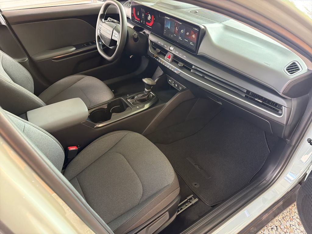 Used 2025 Kia K4 FWD image 27