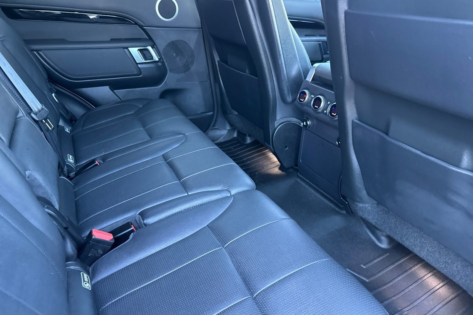 Used 2019 Land Rover Discovery SE AWD/4WD image 34