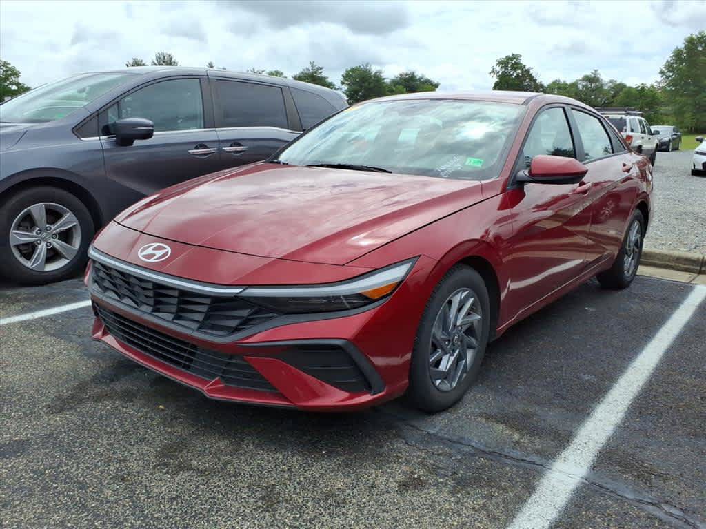 Used 2024 Hyundai Elantra SEL FWD image 2