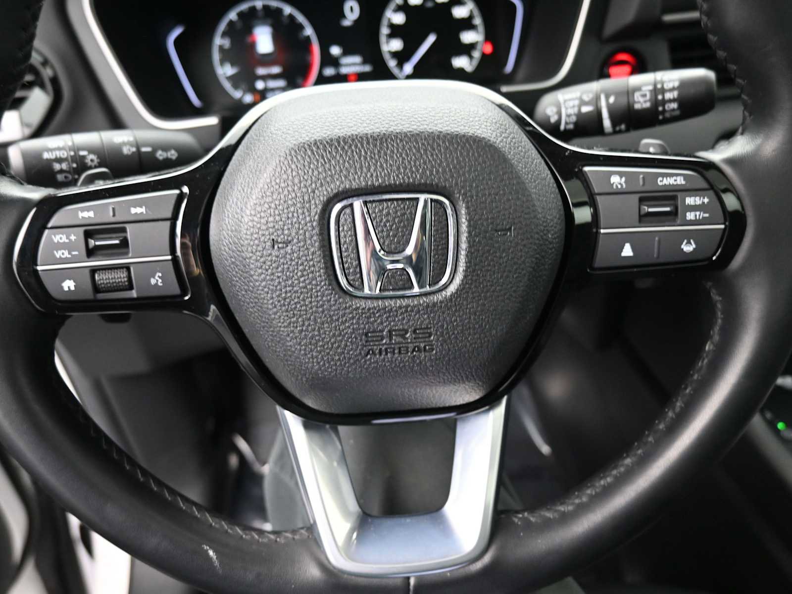 Used 2024 Honda Pilot Touring image 6