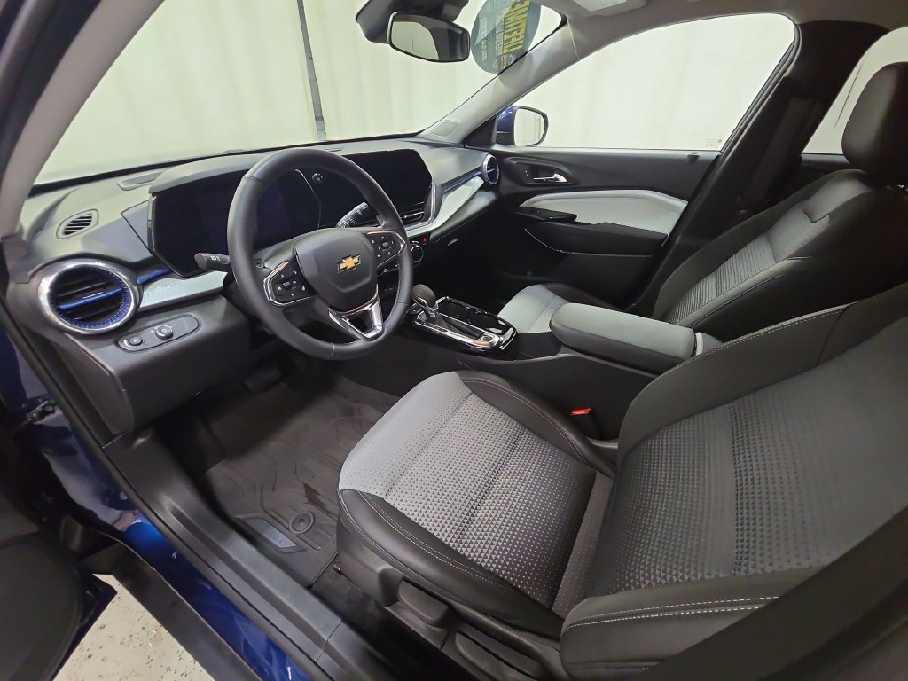 Certified 2024 Chevrolet Trax LT w/ Driver Confidence Package FWD image 13
