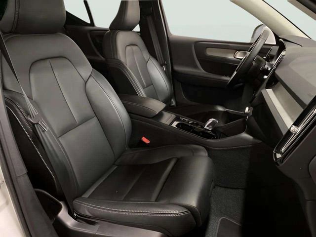 Used 2025 Volvo XC40 B5 Plus image 77