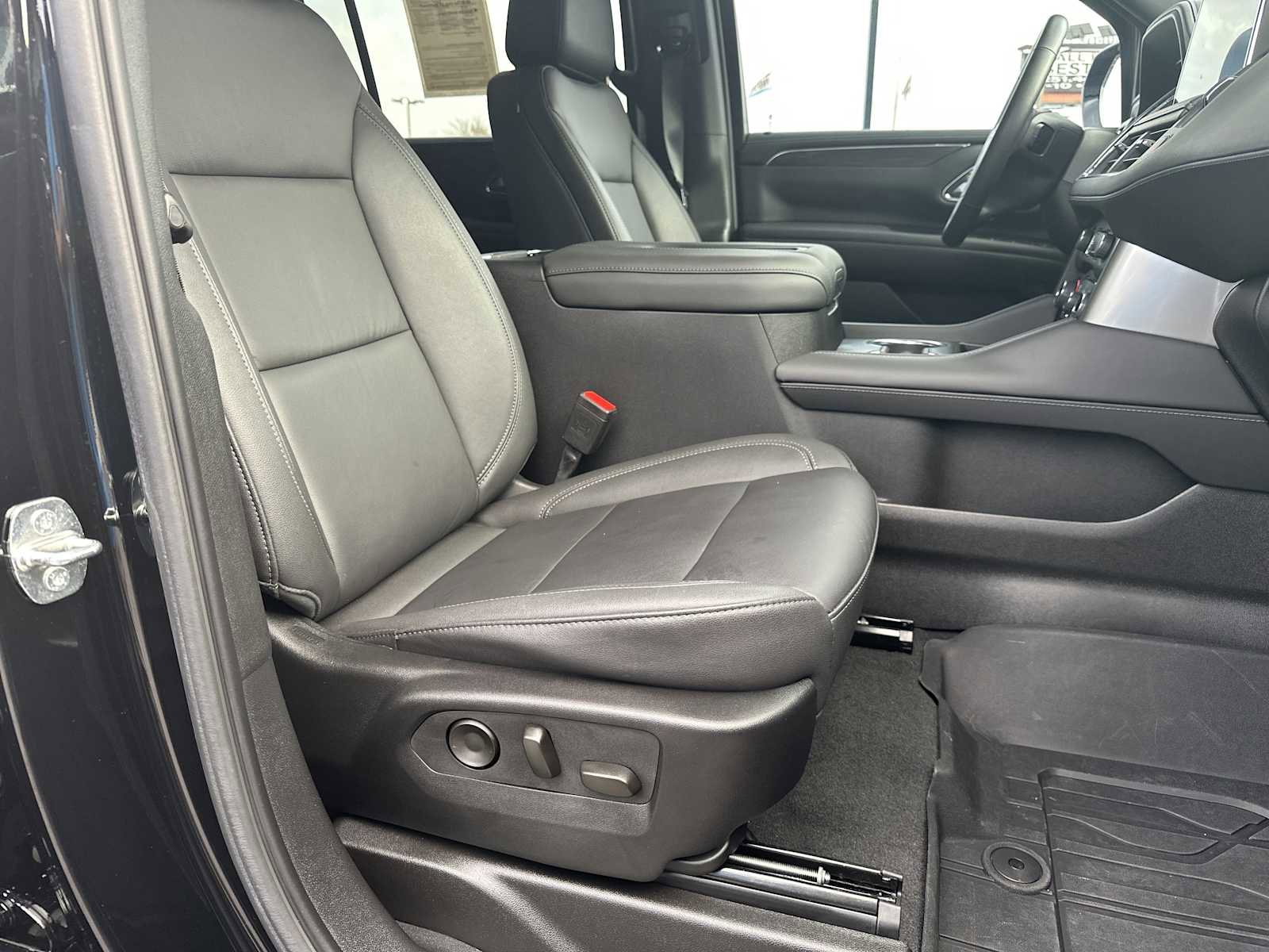 Used 2024 Chevrolet Suburban Z71 w/ Luxury Package image 29