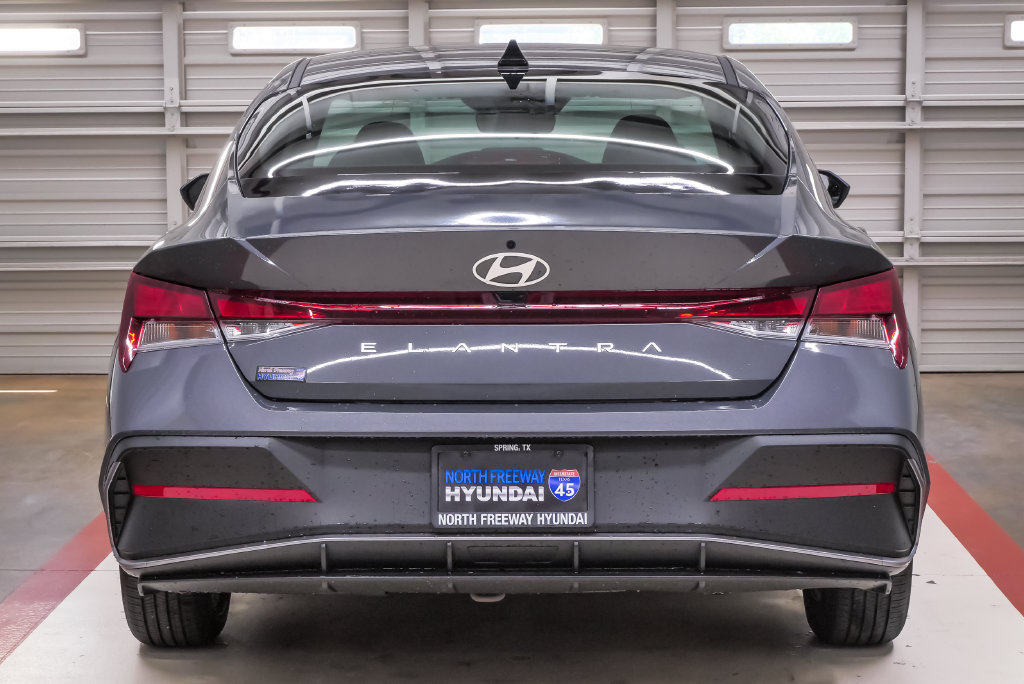 Certified 2026 Hyundai Elantra SE w/ Cargo Package FWD image 7