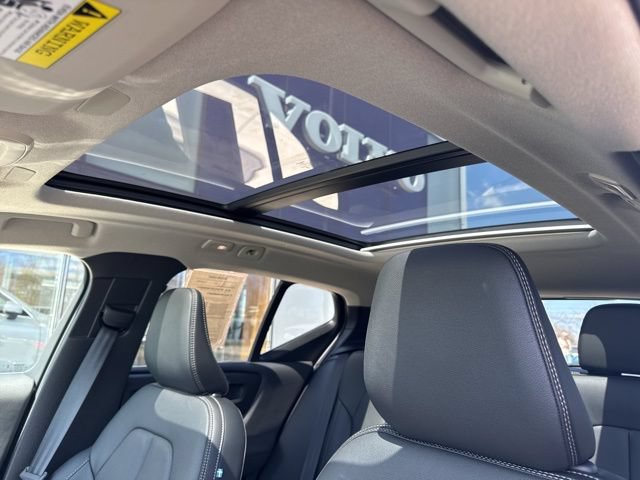 Certified 2025 Volvo XC40 B5 Plus AWD/4WD image 27