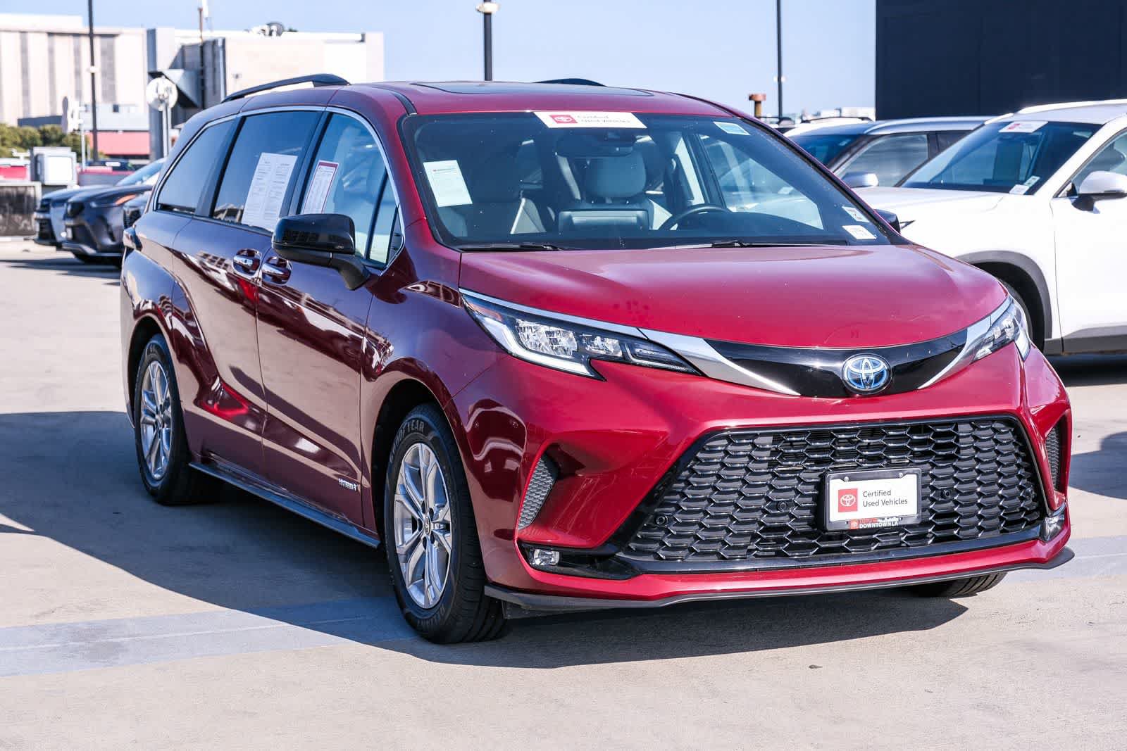 Certified 2021 Toyota Sienna XSE AWD/4WD image 3