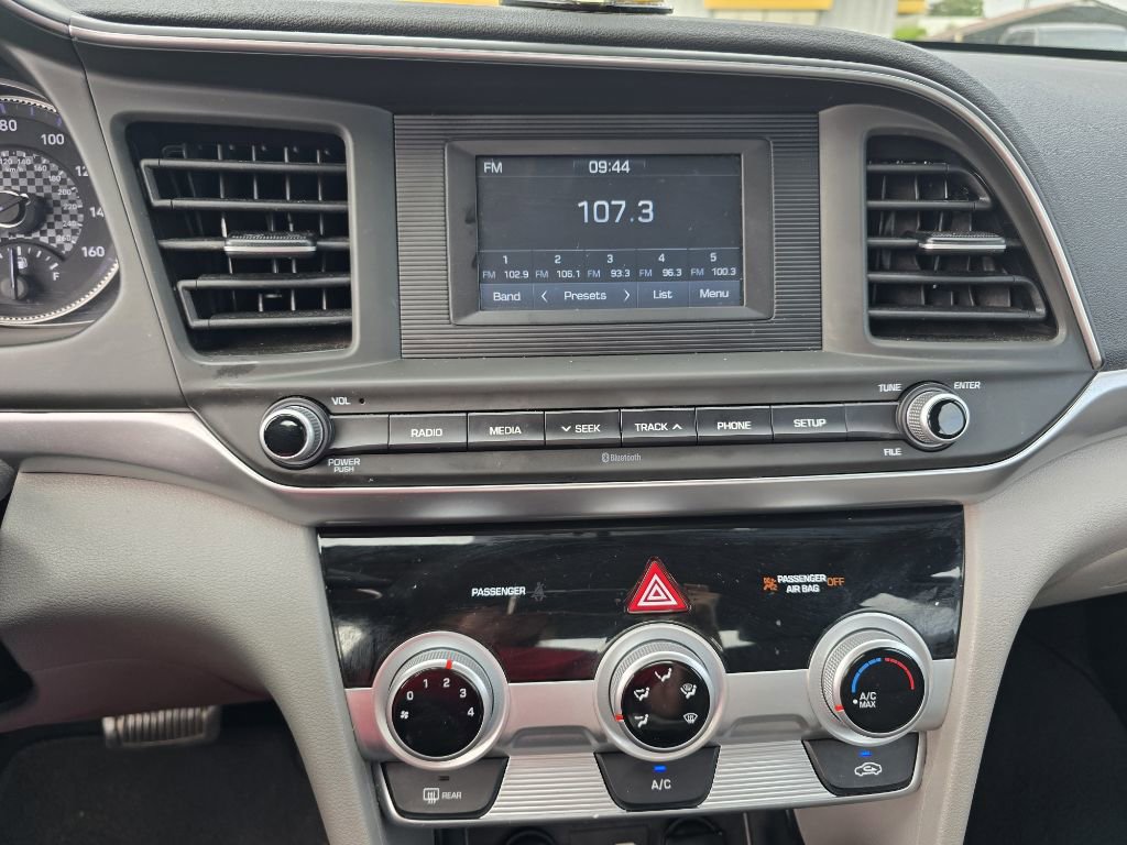 Used 2019 Hyundai Elantra SE image 19