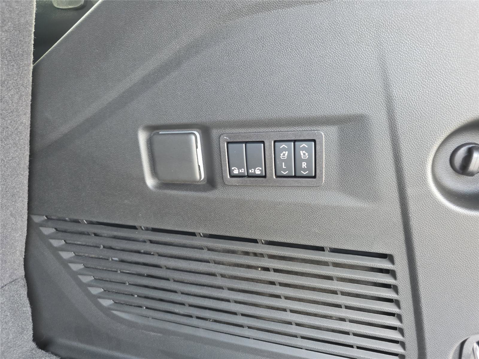 Used 2026 Chevrolet Tahoe Premier w/ Sun And Tow Package image 21