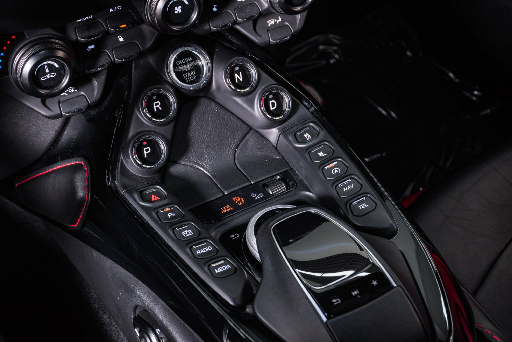 Used 2019 Aston Martin V8 Vantage Coupe RWD image 30