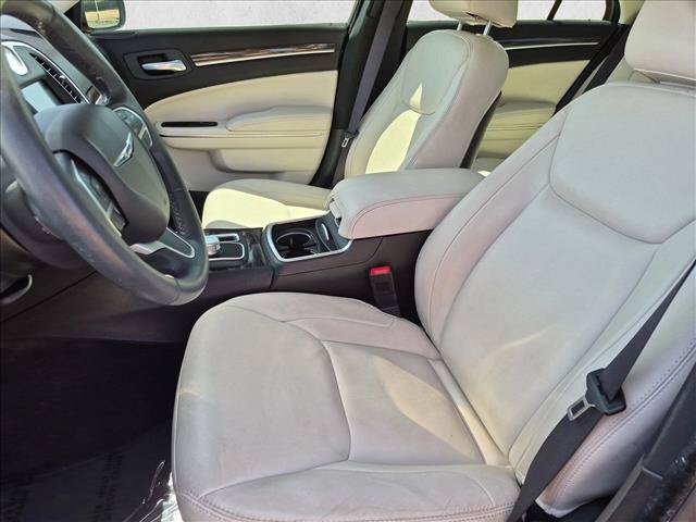 Used 2015 Chrysler 300 Limited w/ Driver Convenience Group RWD image 17
