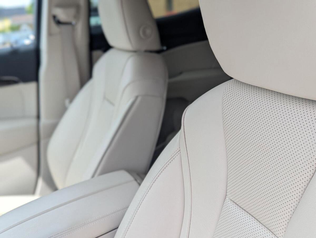 Used 2023 Buick Envision Essence AWD/4WD image 22