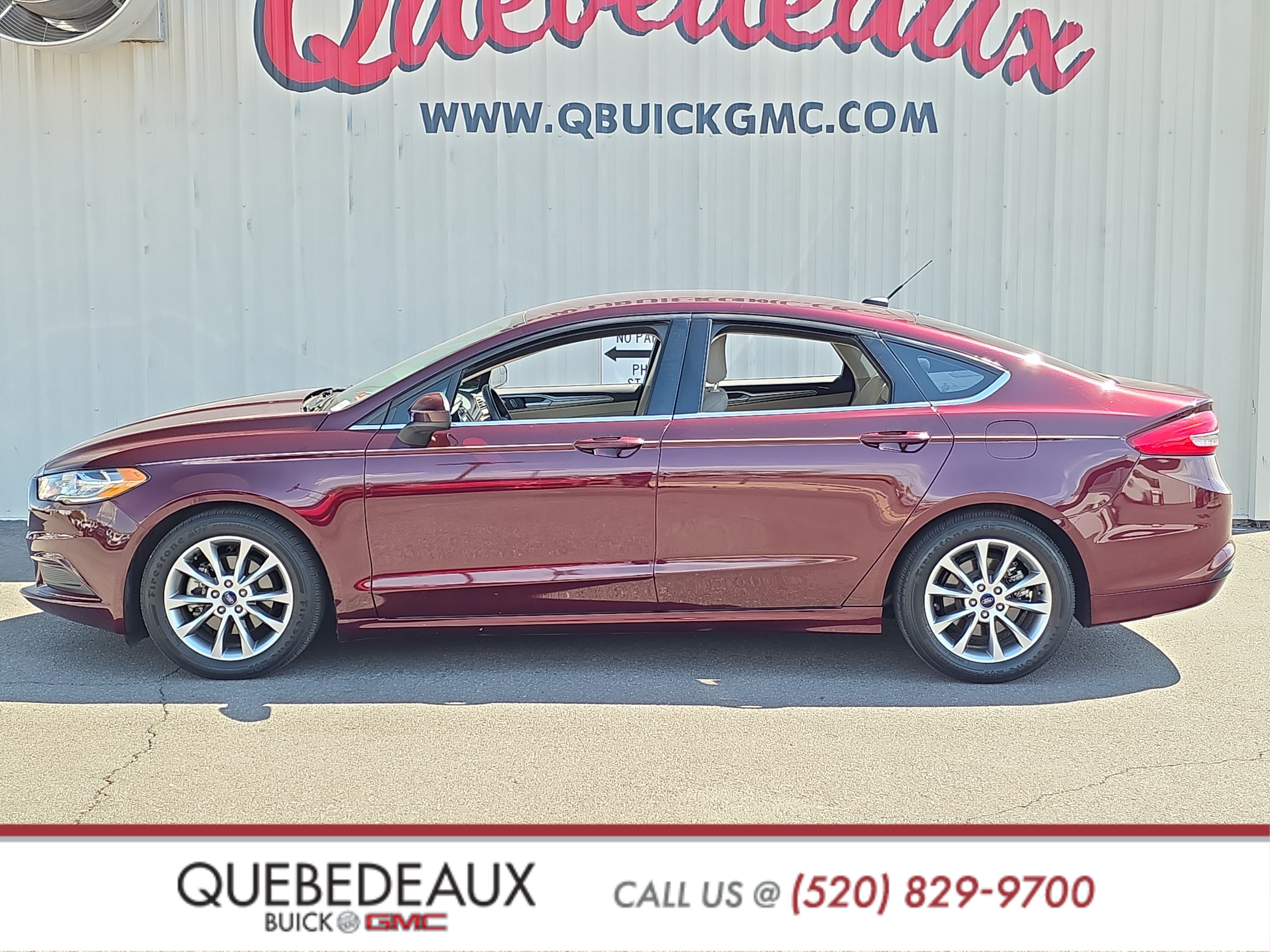 Used 2017 Ford Fusion SE w/ Fusion SE Technology Package FWD image 4