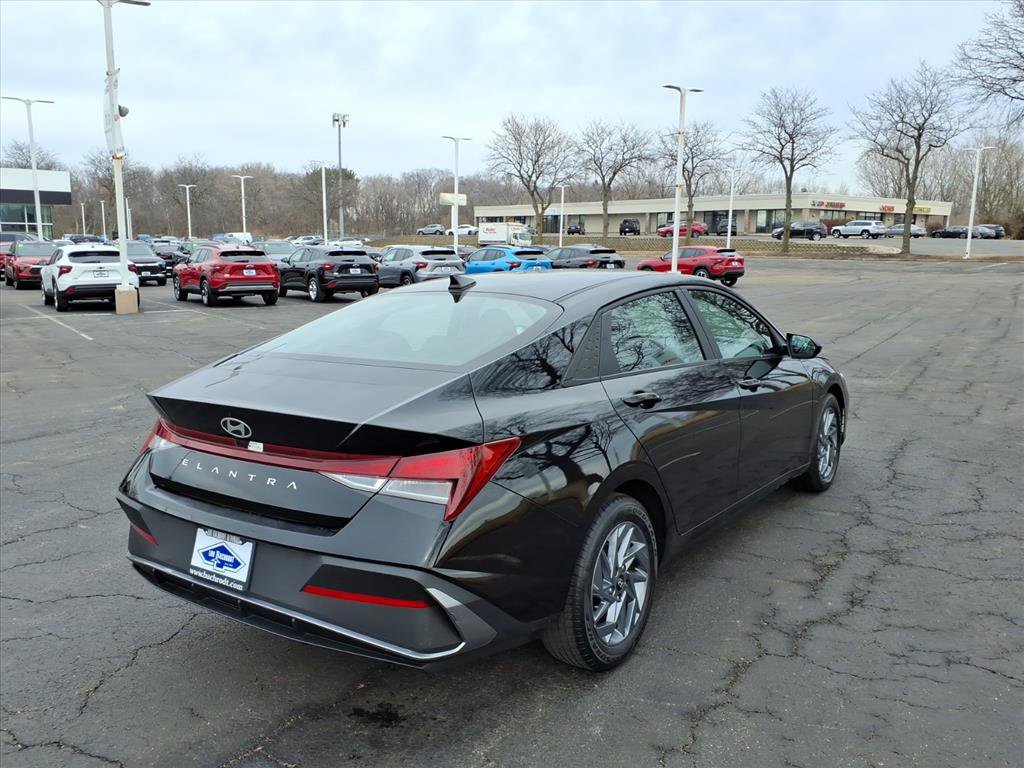 Used 2024 Hyundai Elantra SEL FWD image 7