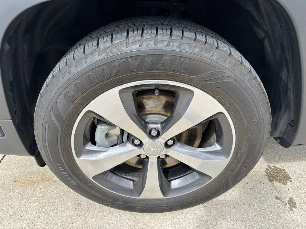 Used 2020 Jeep Cherokee Limited AWD/4WD image 5