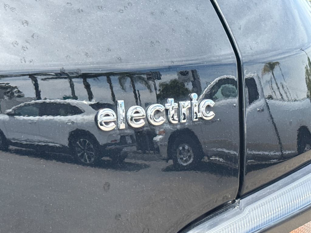 Used 2023 Hyundai Kona SE w/ Cargo Package FWD image 11