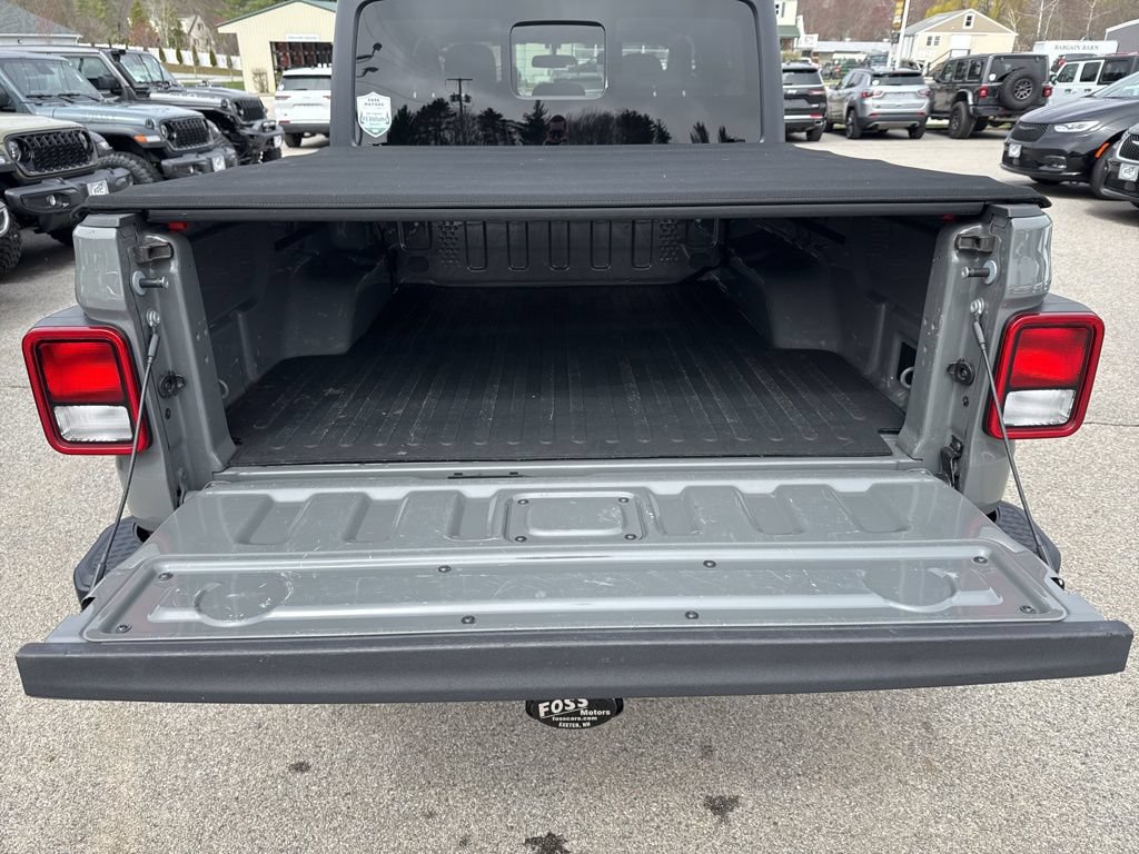 Certified 2021 Jeep Gladiator Sport AWD/4WD image 21