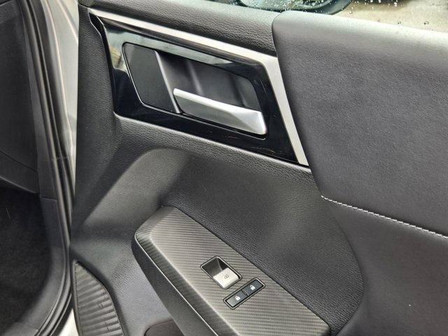 Used 2025 Mitsubishi Outlander SE AWD/4WD image 29