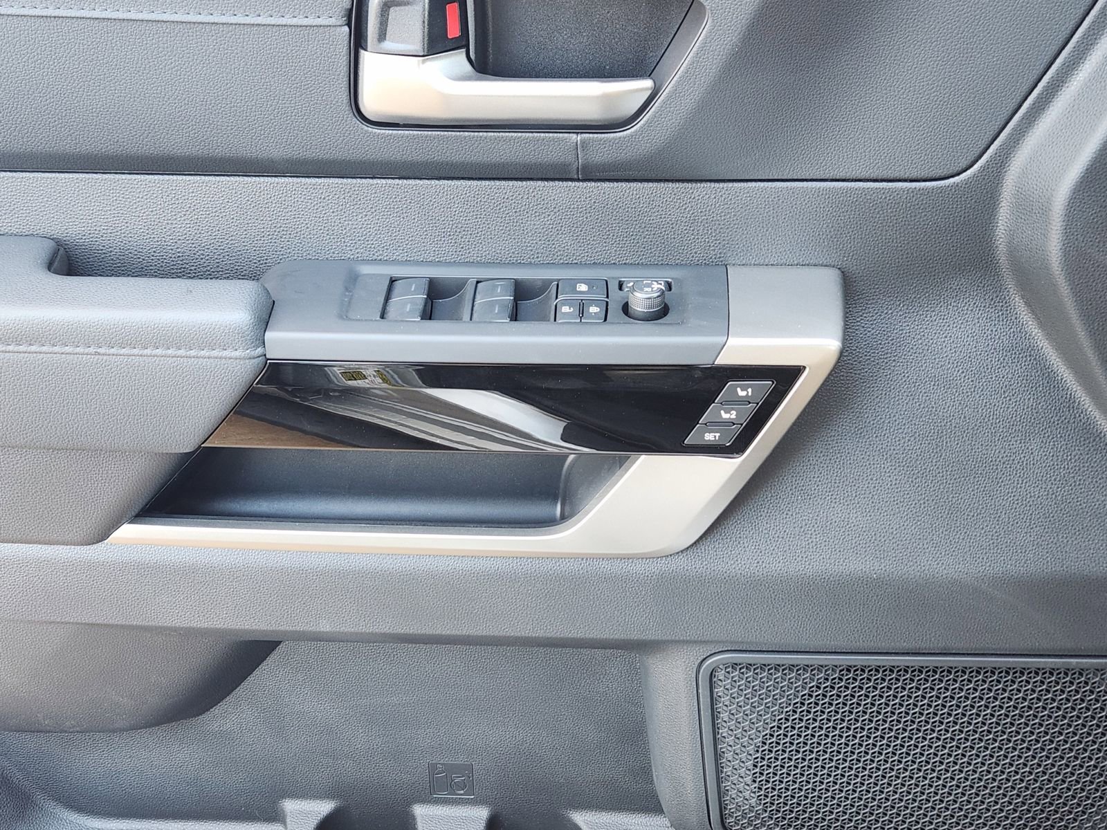 Used 2025 Toyota Tundra Limited image 17