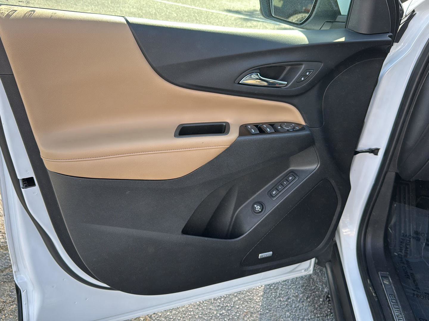 Used 2023 Chevrolet Equinox Premier image 15