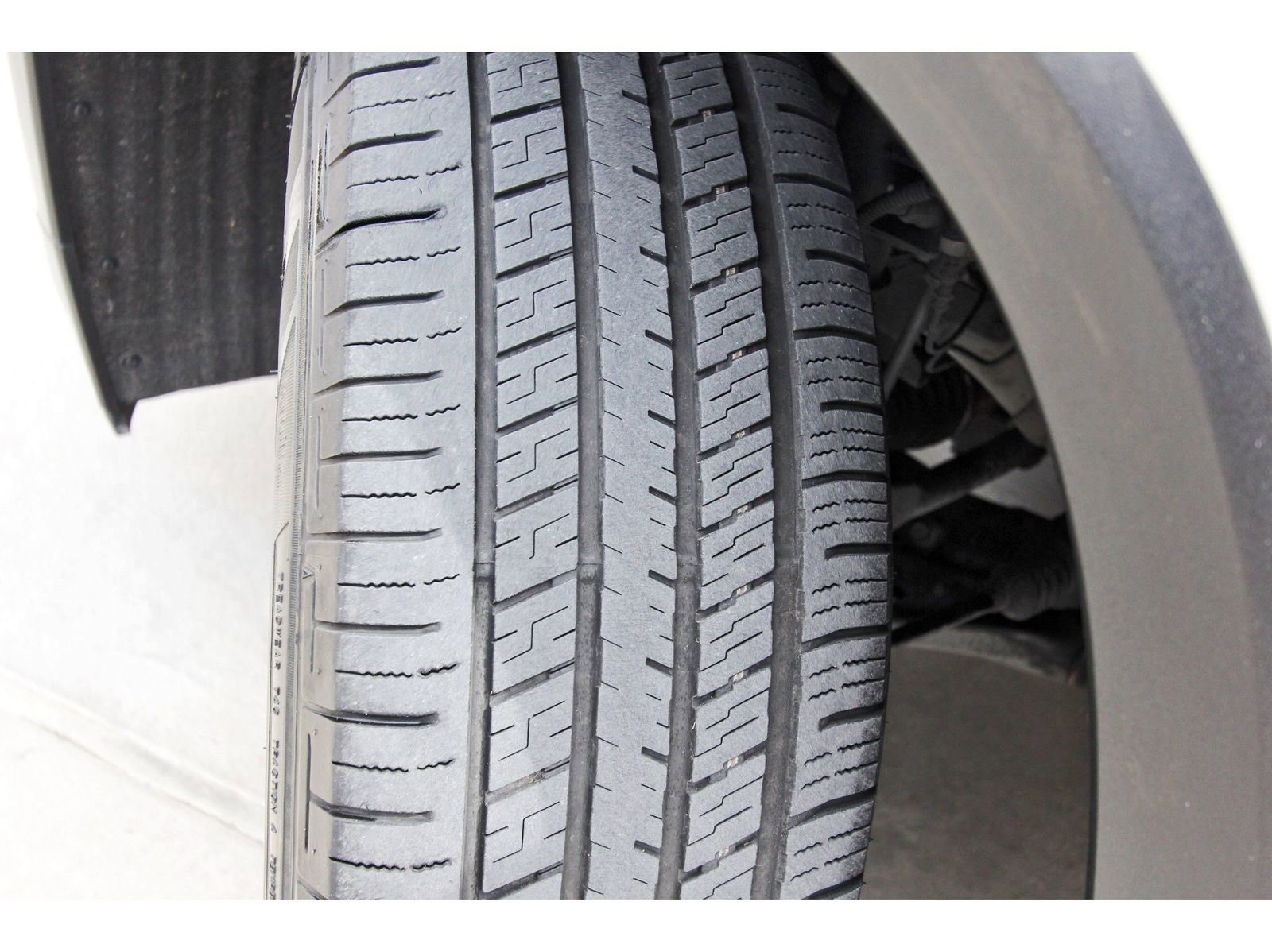 Used 2023 Chevrolet Traverse LT image 31