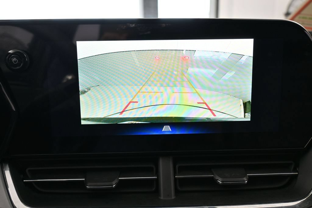Used 2025 Chevrolet Trax LT FWD image 18