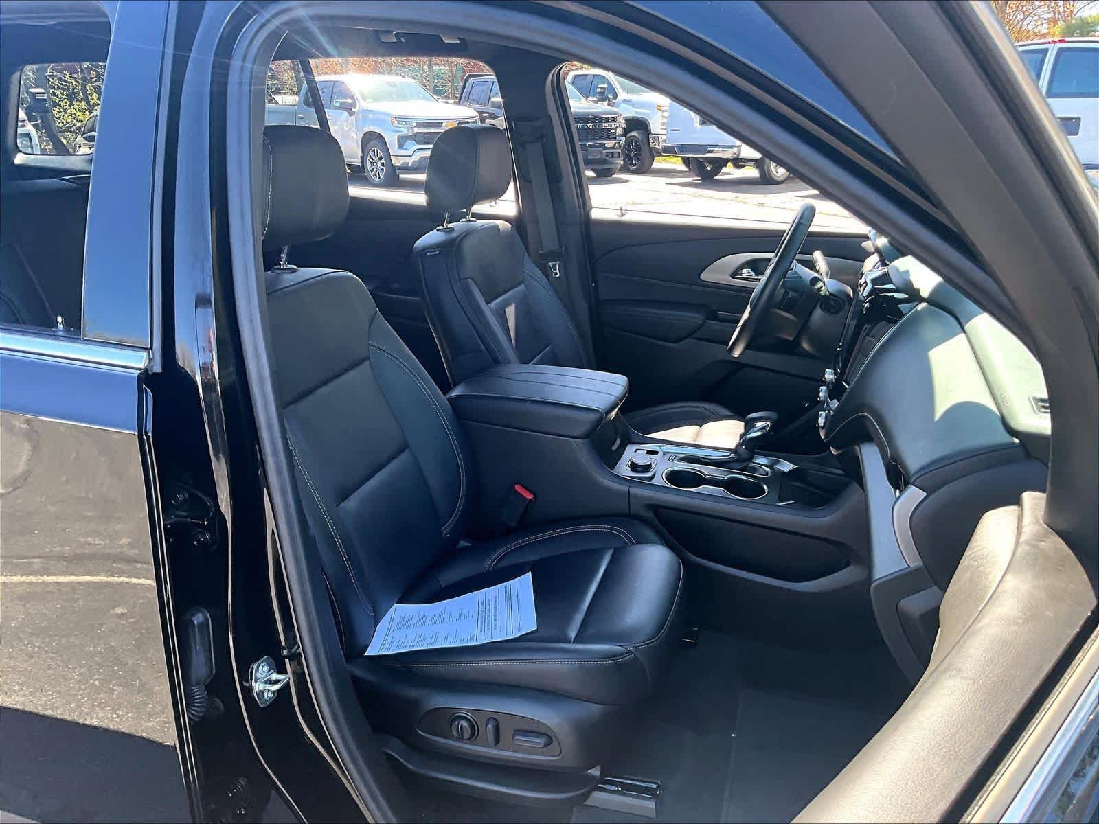 Used 2023 Chevrolet Traverse LT AWD/4WD image 11