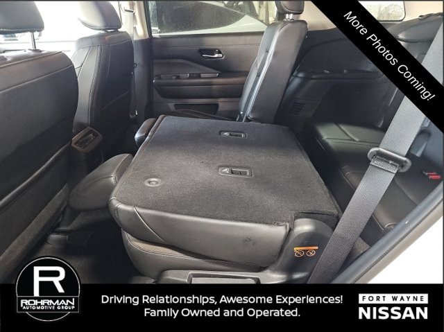 Used 2024 Nissan Pathfinder SL AWD/4WD image 7
