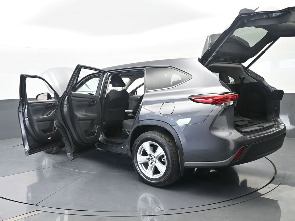 Used 2023 Toyota Highlander LE image 79