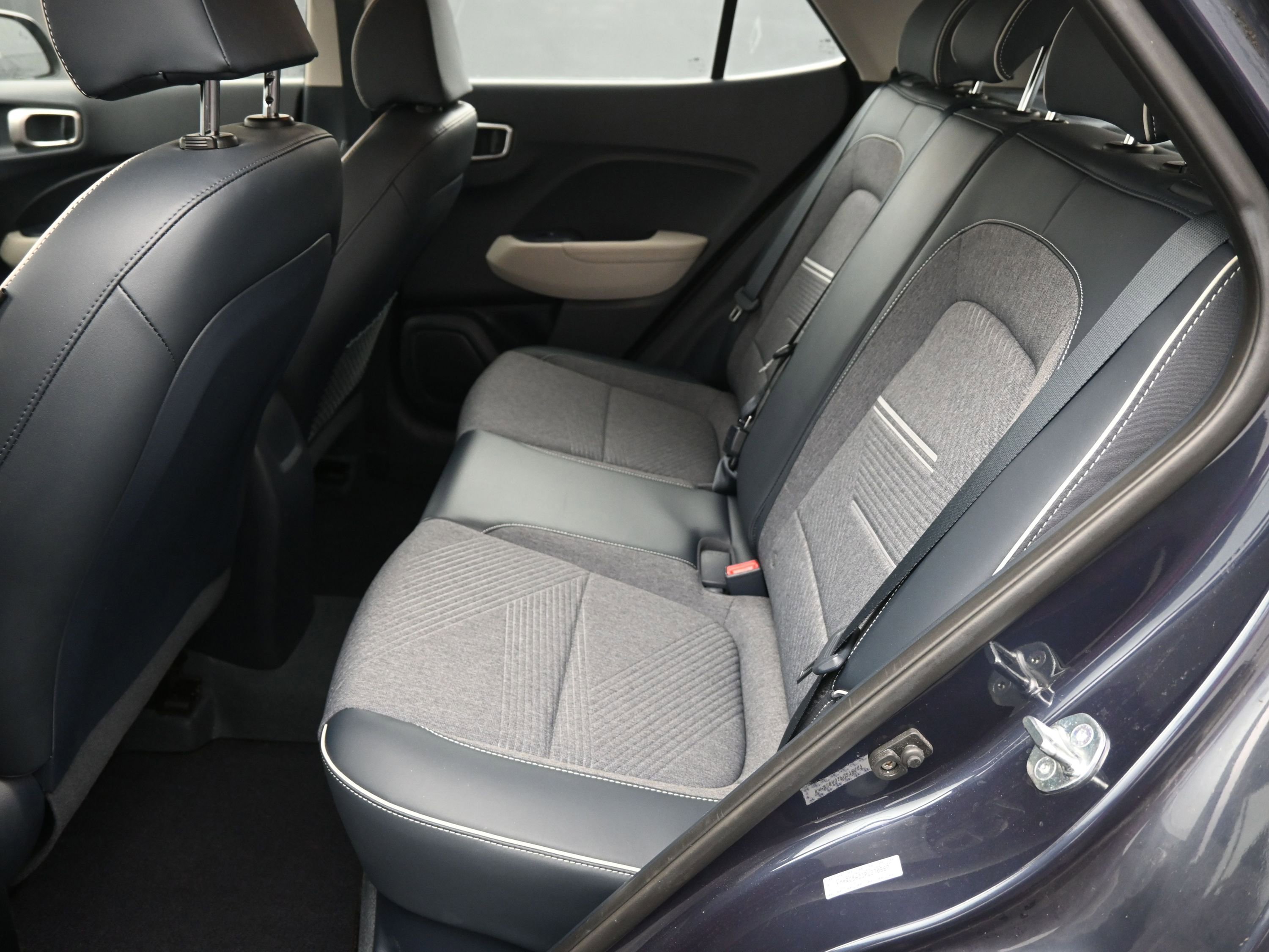 Used 2023 Hyundai Venue Limited w/ Cargo Package image 13