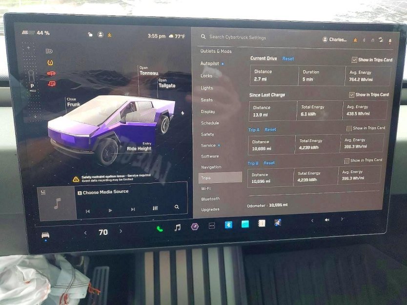 Used 2024 Tesla Cybertruck AWD Crew Cab image 8