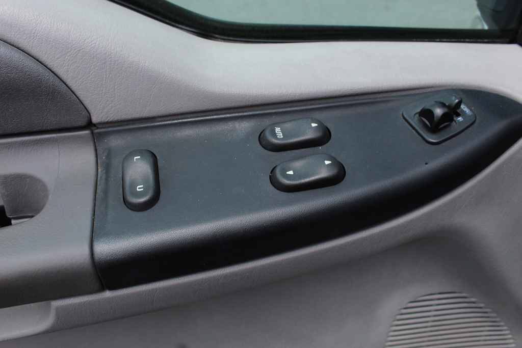Used 2001 Ford F250 Lariat RWD image 13