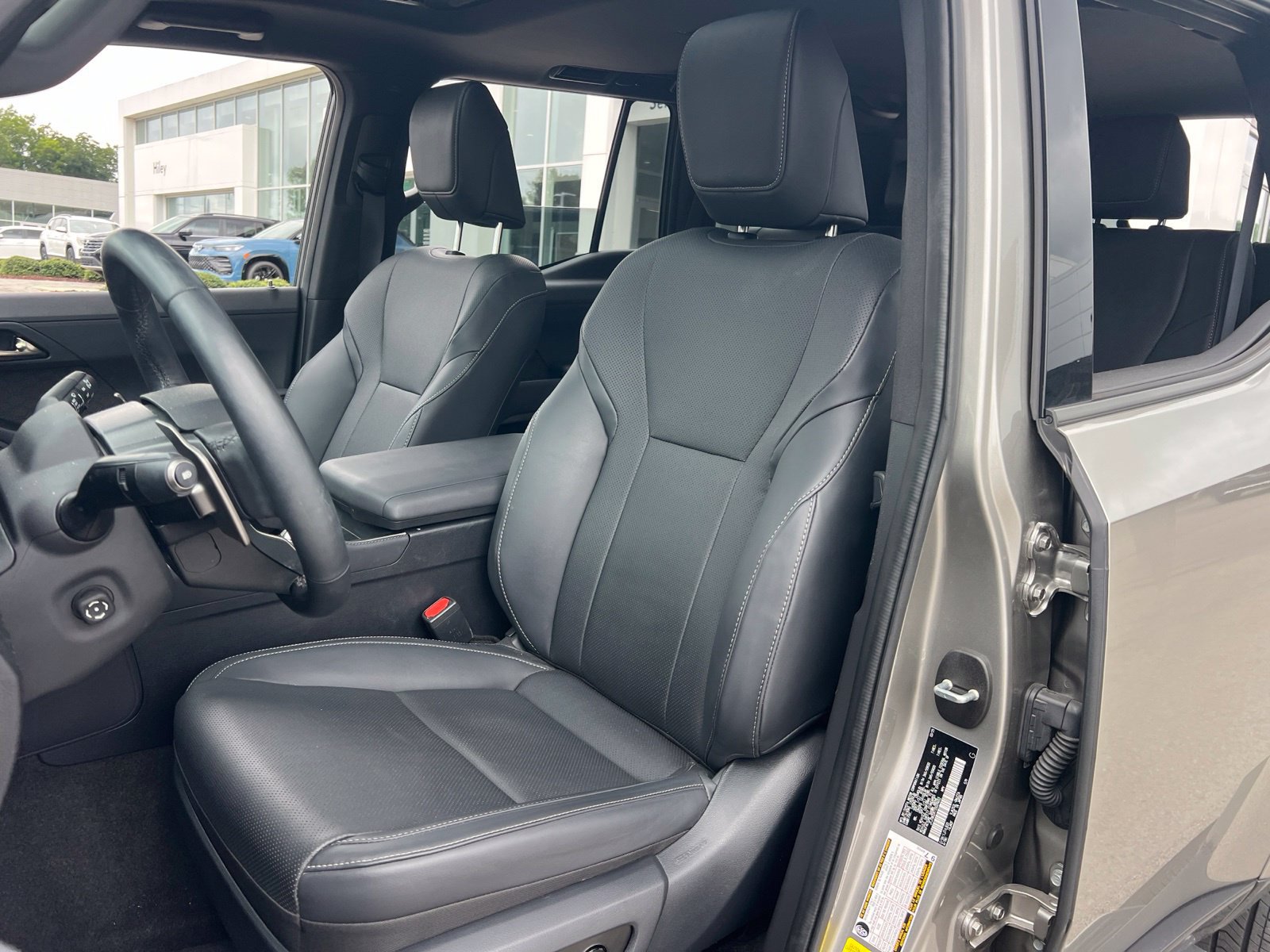 Used 2025 Lexus GX 550 w/ Accessory Package (2T) AWD/4WD image 28
