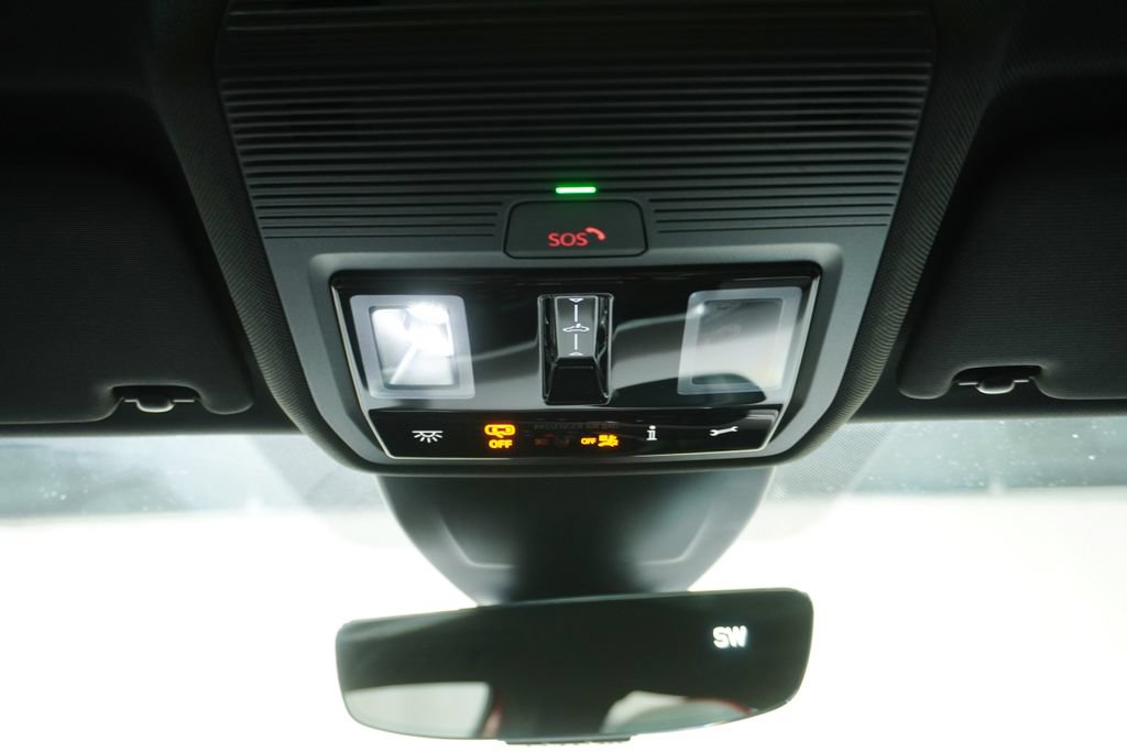 Used 2022 Volkswagen GTI SE FWD image 21