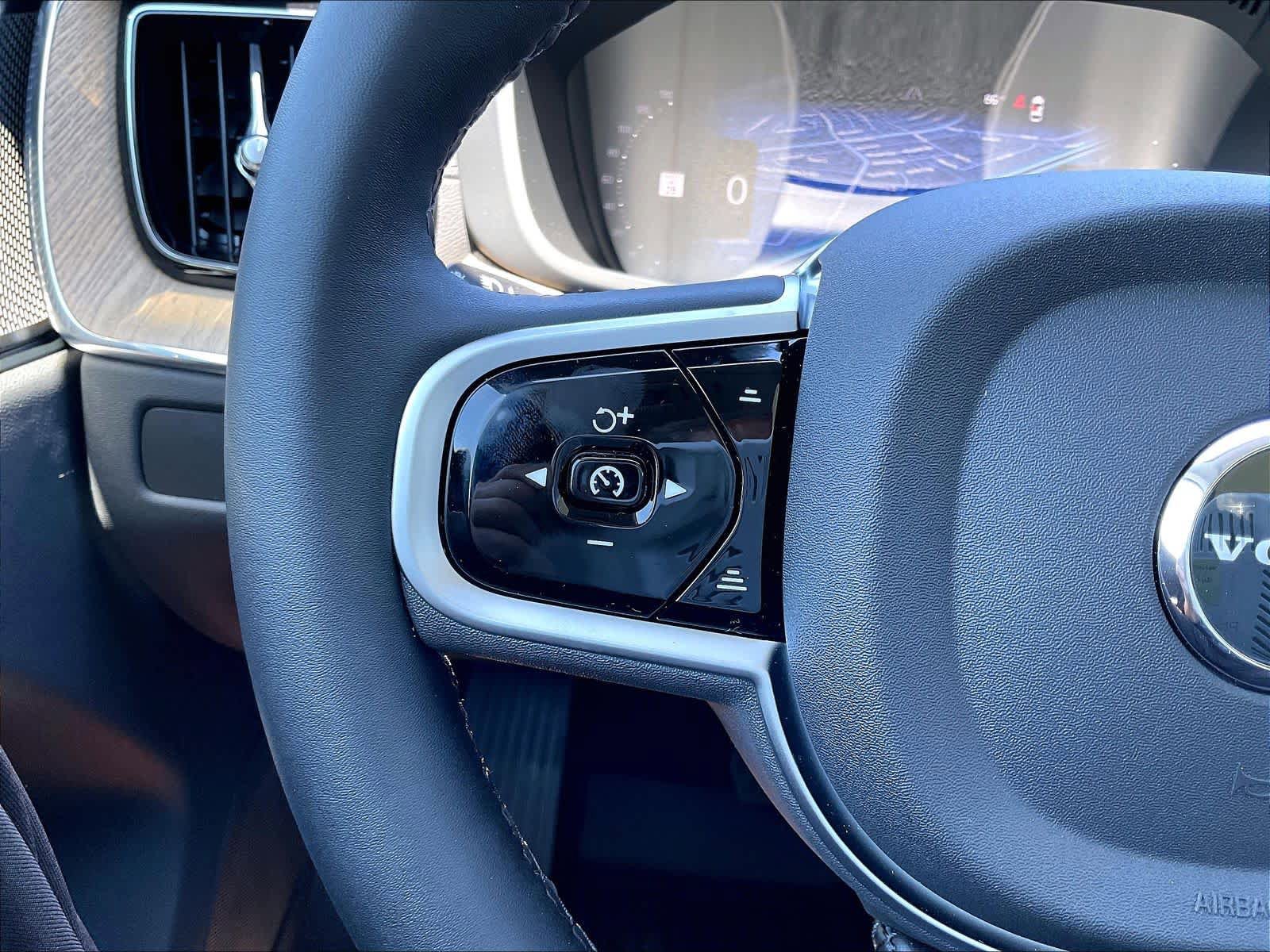 New 2026 Volvo XC60 T8 Ultra w/ Climate Package AWD/4WD image 17