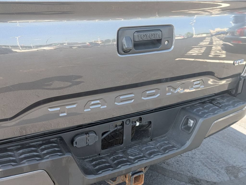 Used 2019 Toyota Tacoma TRD Sport AWD/4WD image 10