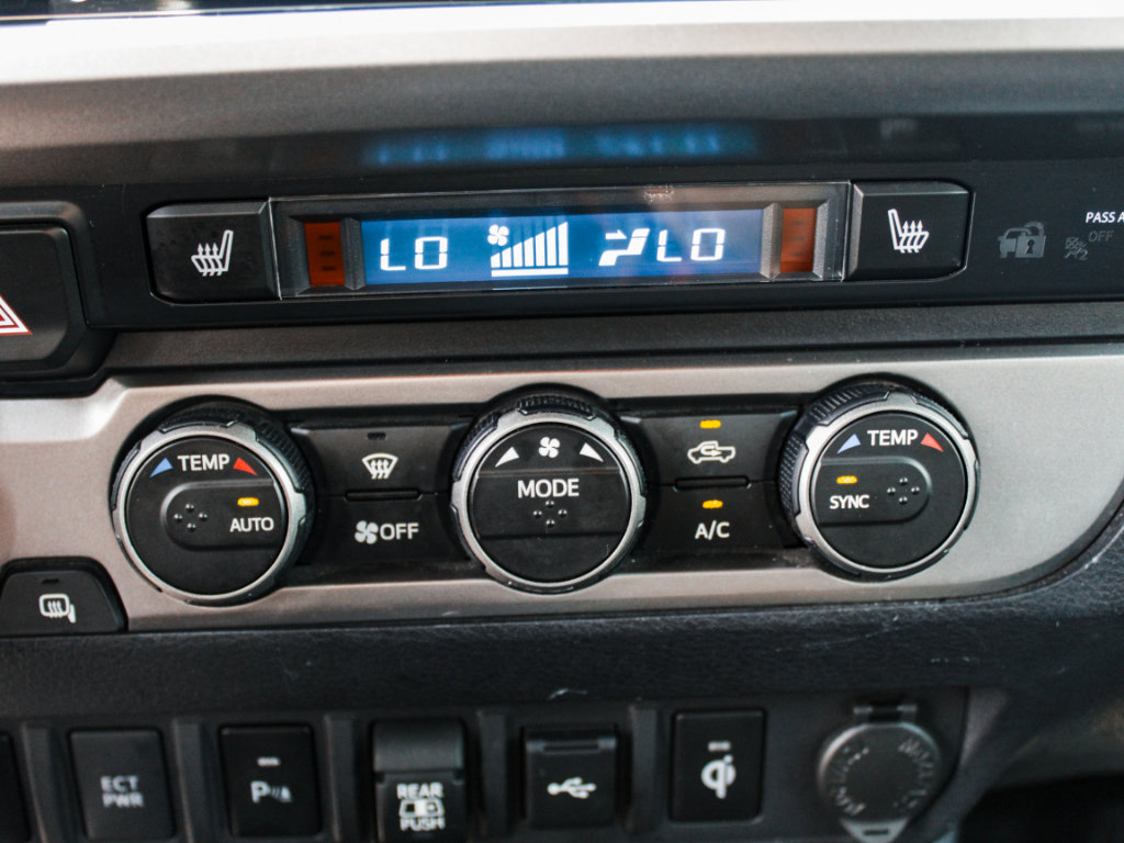 Used 2022 Toyota Tacoma Limited AWD/4WD image 18