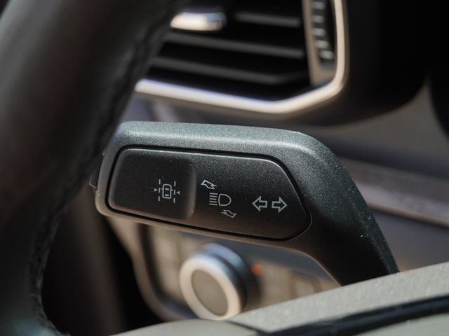 Used 2023 Ford Explorer Platinum w/ Technology Package AWD/4WD image 31