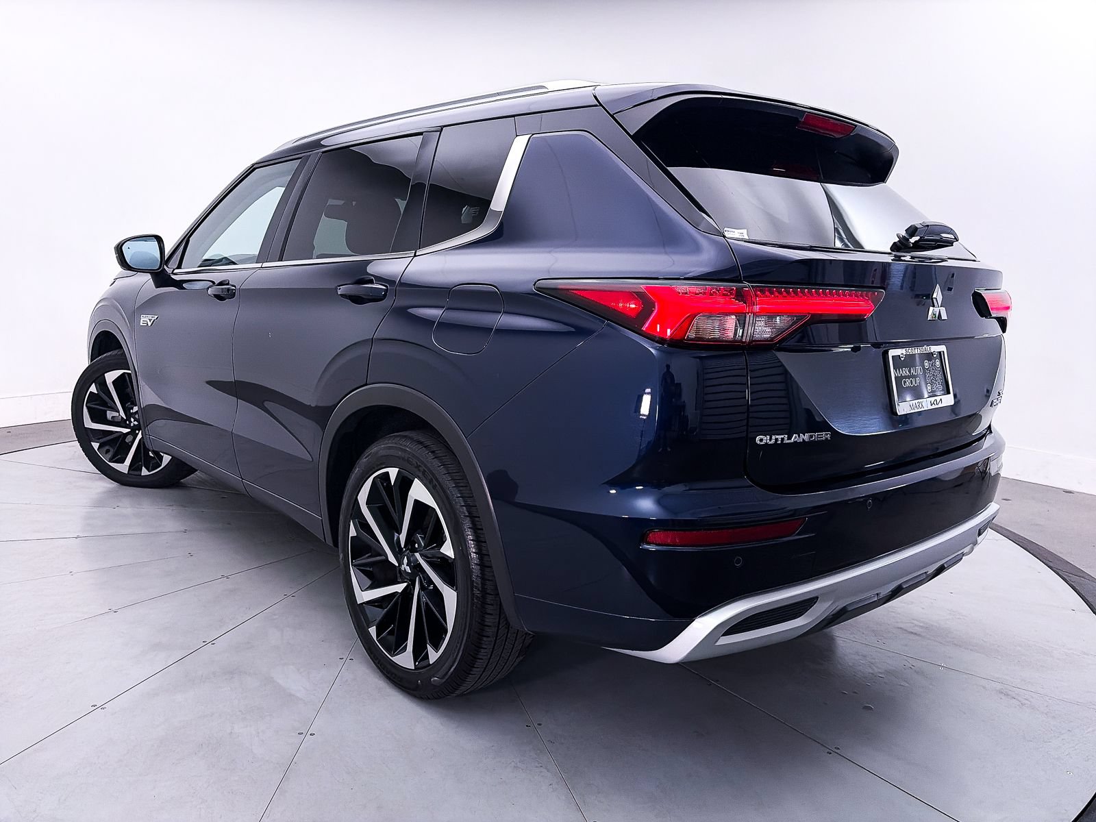 Used 2024 Mitsubishi Outlander SEL AWD/4WD image 2