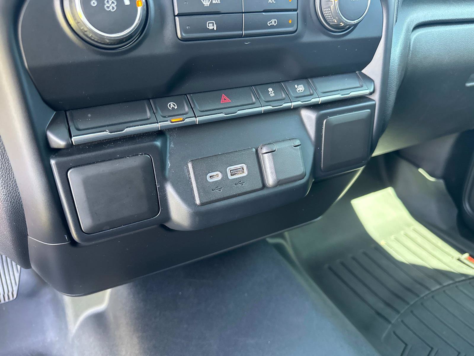 Used 2020 Chevrolet Silverado 1500 LT AWD/4WD image 24