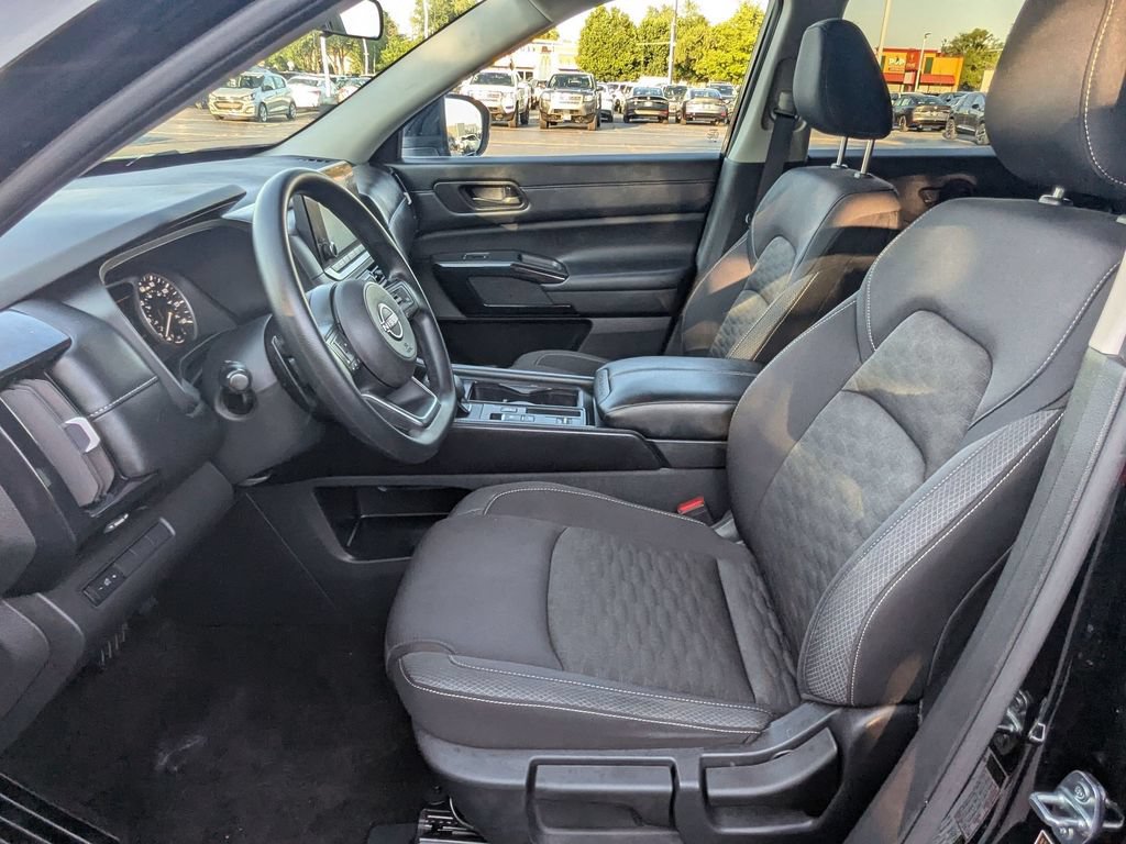 Used 2024 Nissan Pathfinder S FWD image 11