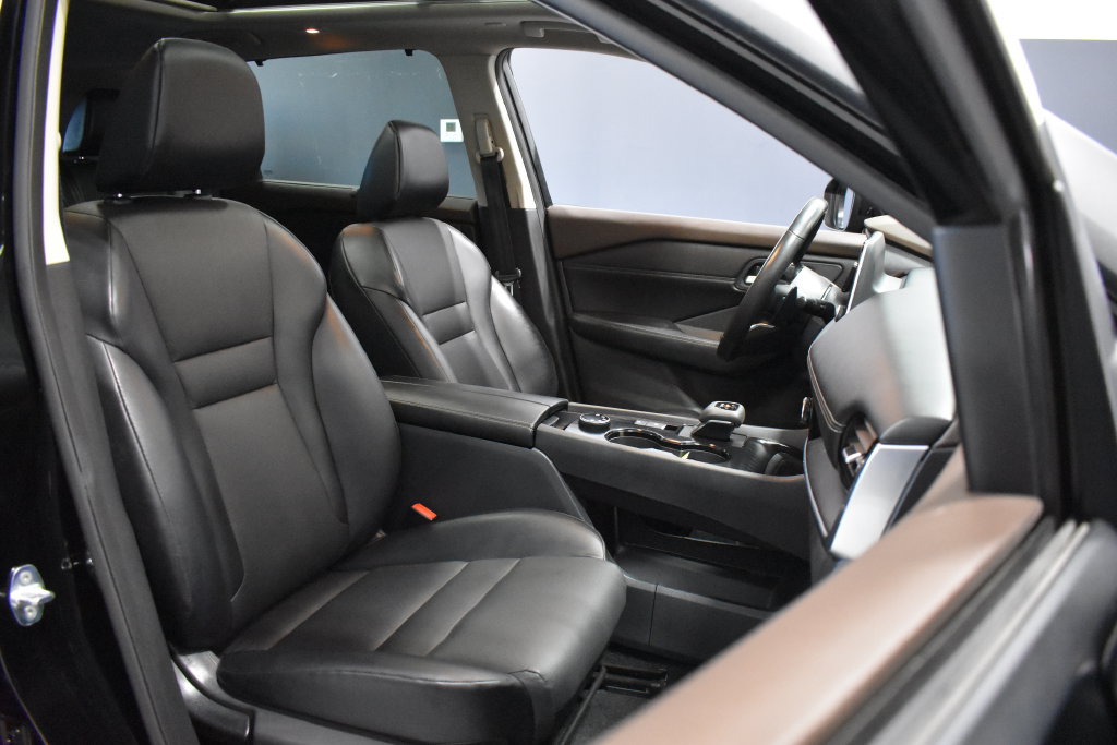 Certified 2023 Nissan Rogue SV w/ SV Premium Package AWD/4WD image 13