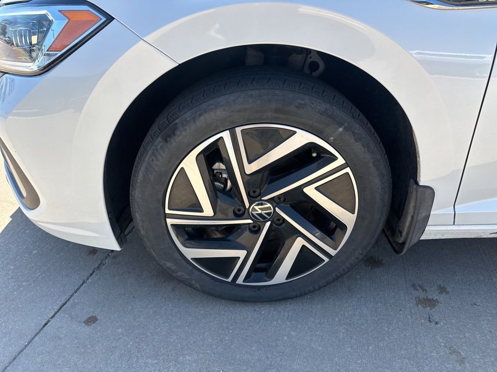 Used 2024 Volkswagen Jetta SEL image 8