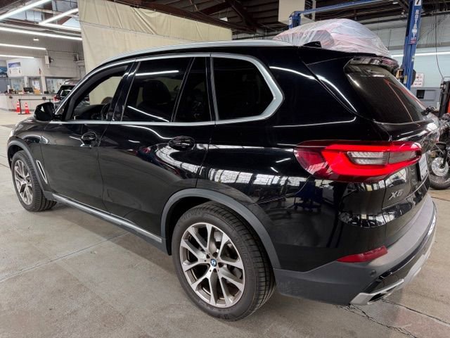 Used 2021 BMW X5 xDrive40i w/ Premium Package AWD/4WD image 2