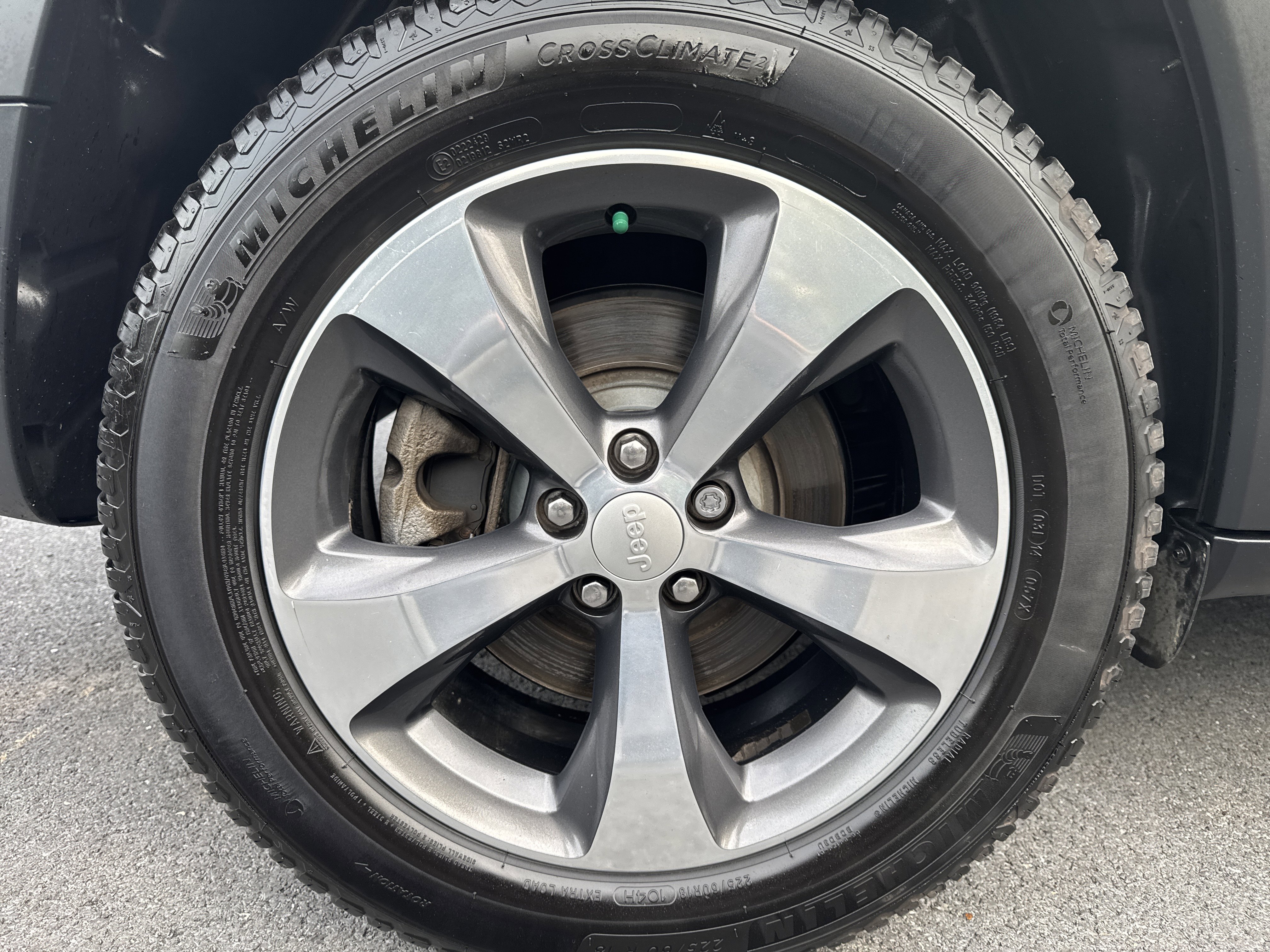 Used 2019 Jeep Cherokee Limited image 11